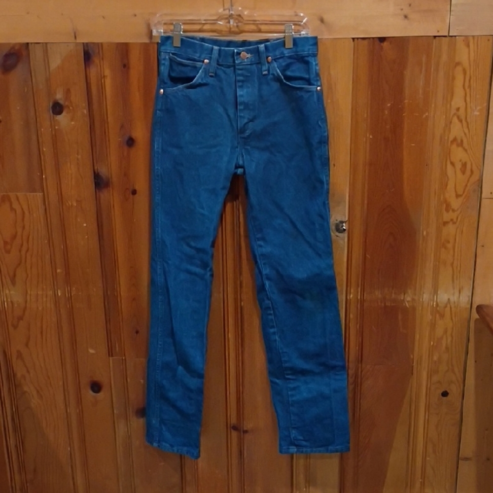 28x32 Wrangler Blue Jeans